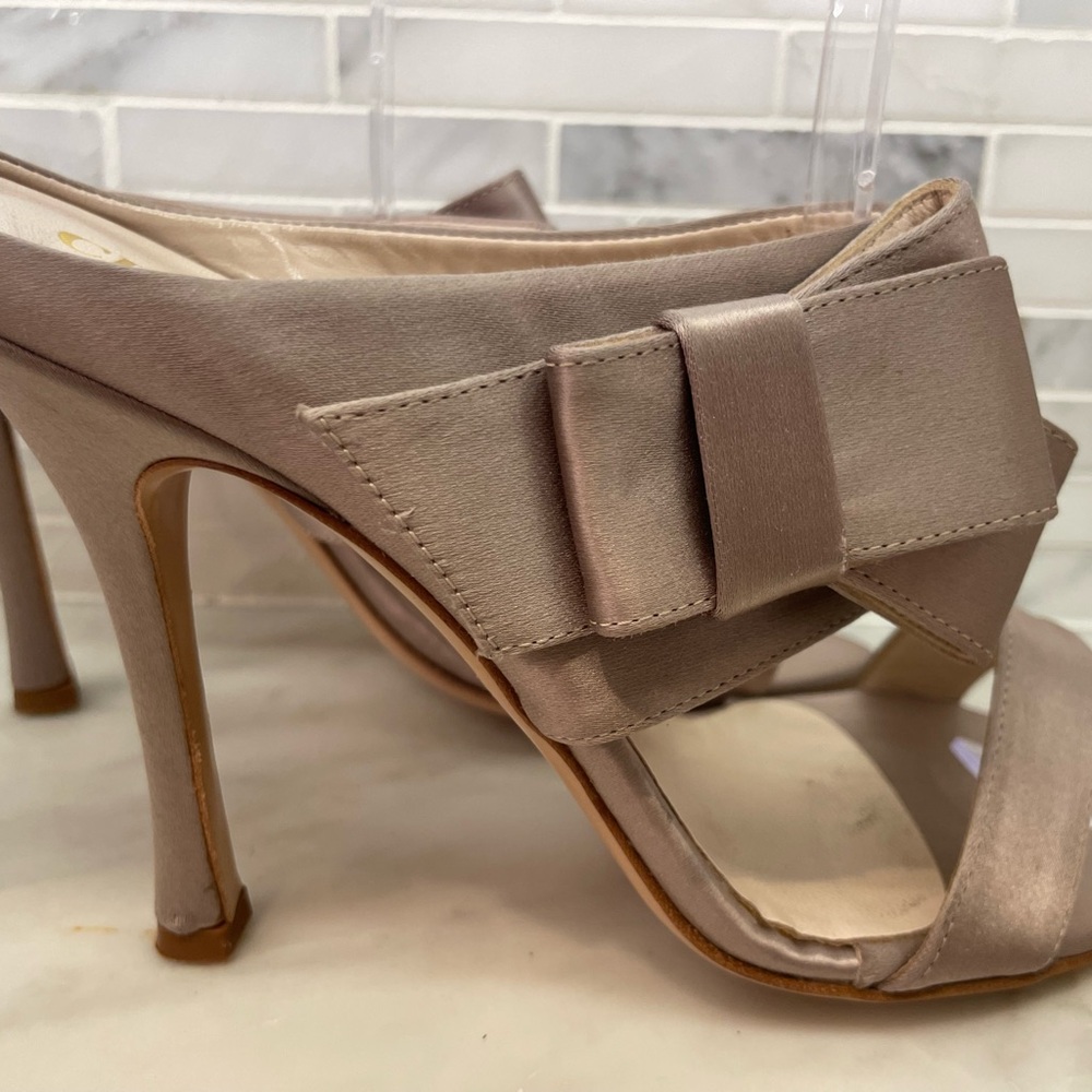 NIB. Claudia Ciuti satin heels, gorgeous, brand new!!